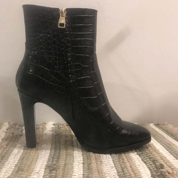 Karen Millen black leather embossed ankle boots. Size 7.5. NWT. - Picture 12 of 13